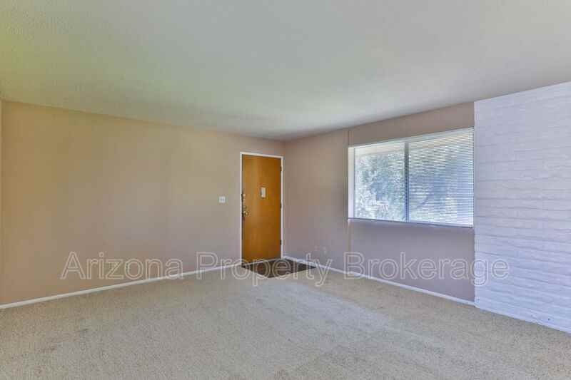 224 N Macdonald - Photo 6 of 13