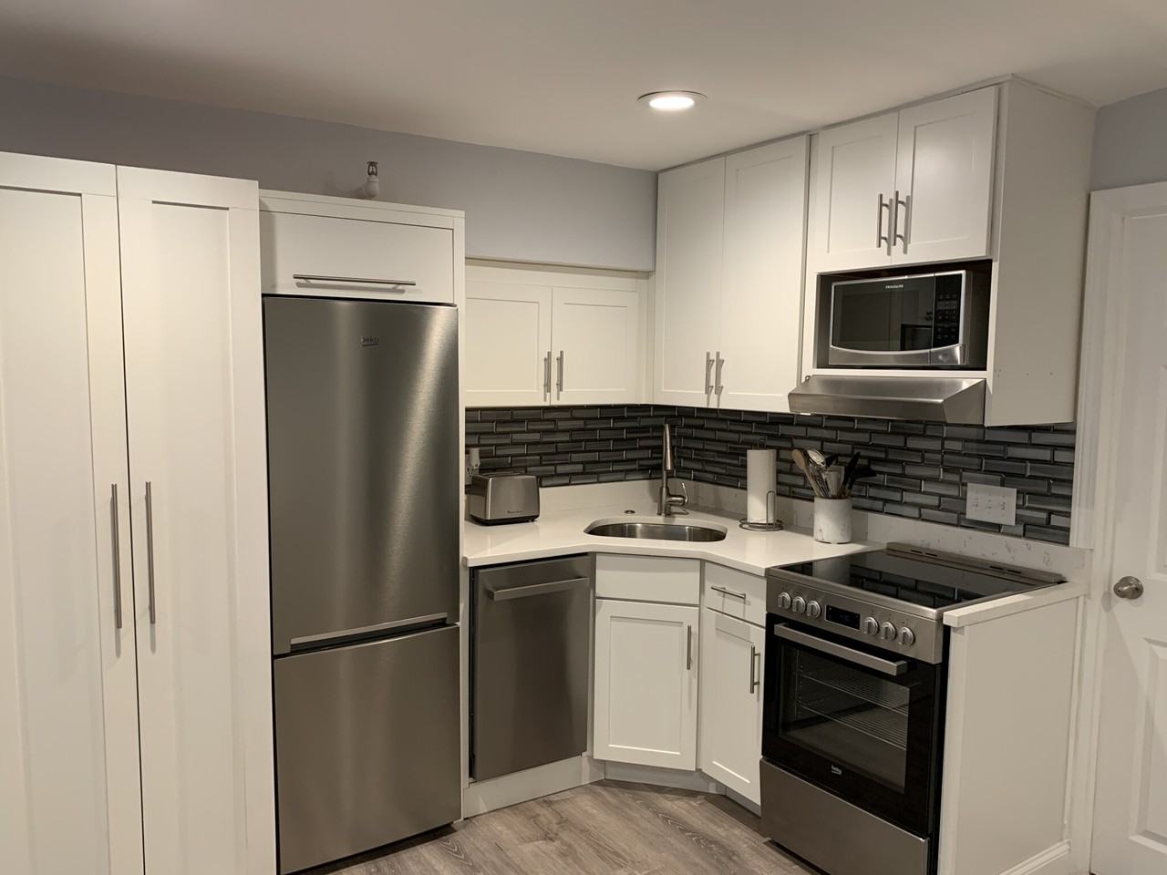 122 Beacon St #1 - Photo 3 of 5