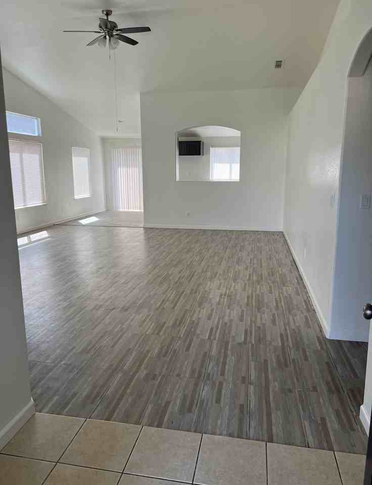 5009 Shipwheel Dr - Photo 2 of 11