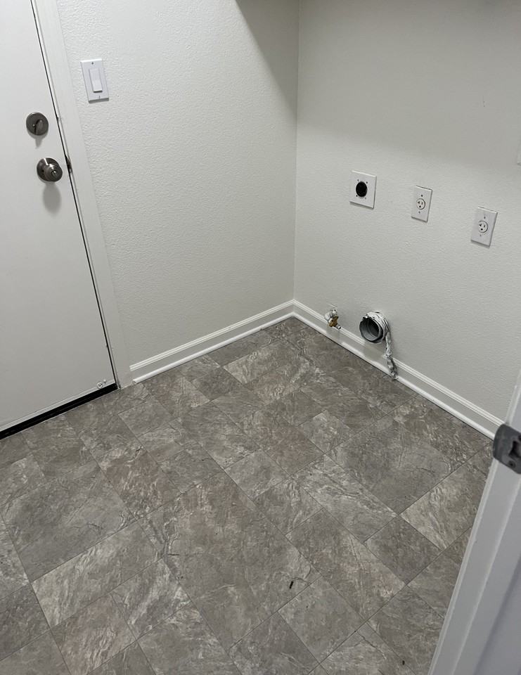 5009 Shipwheel Dr - Photo 5 of 11