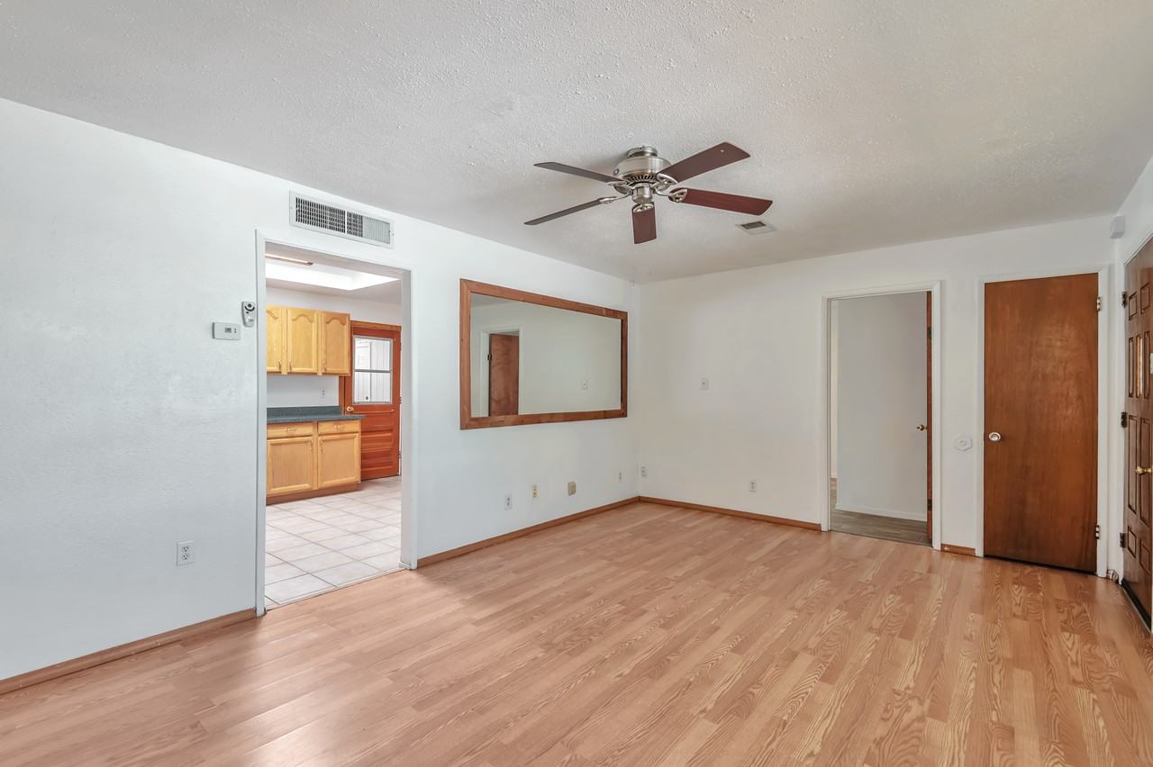 842 E Water St - Photo 6 of 26