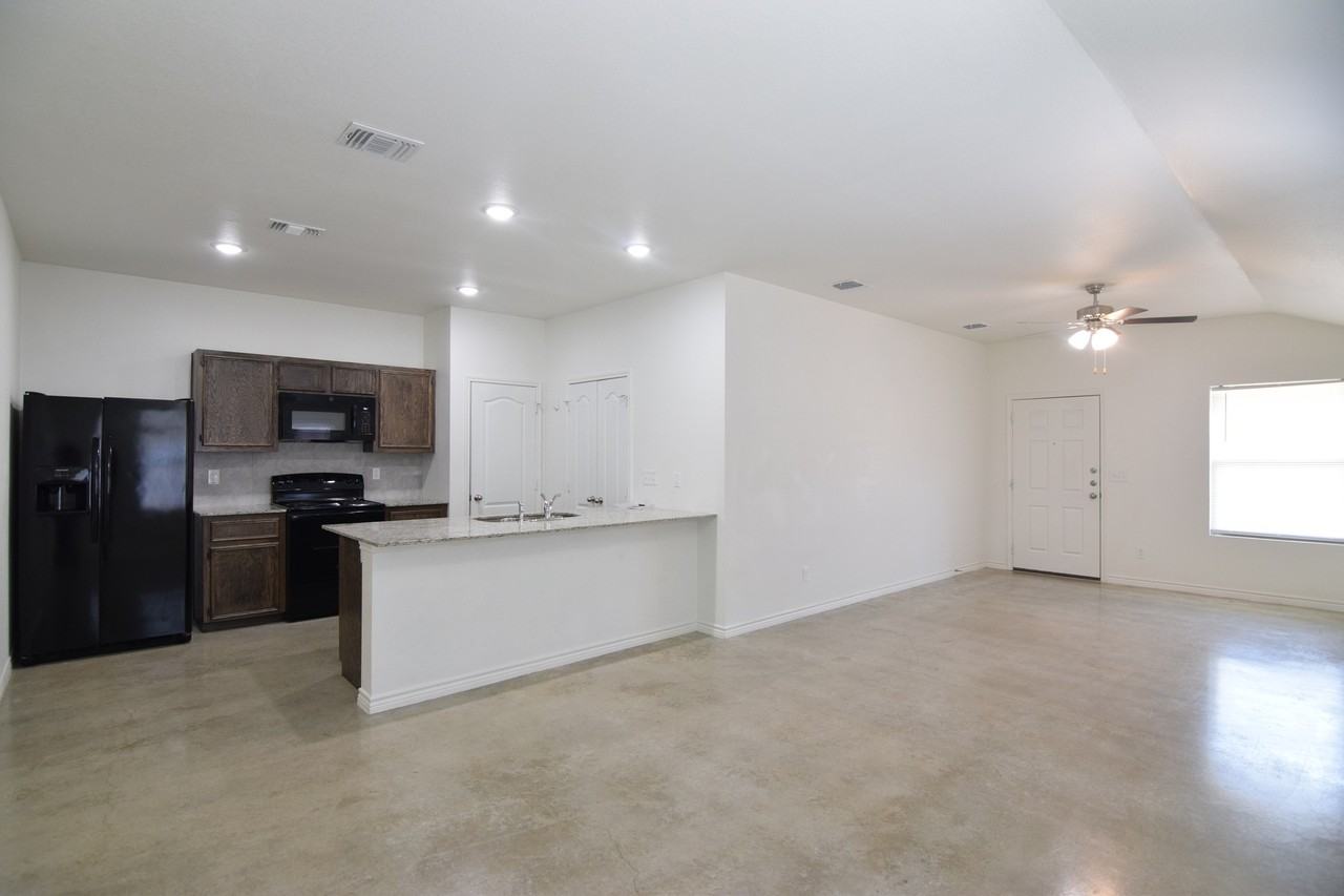 1108 Barbara Jordan St - Photo 5 of 19