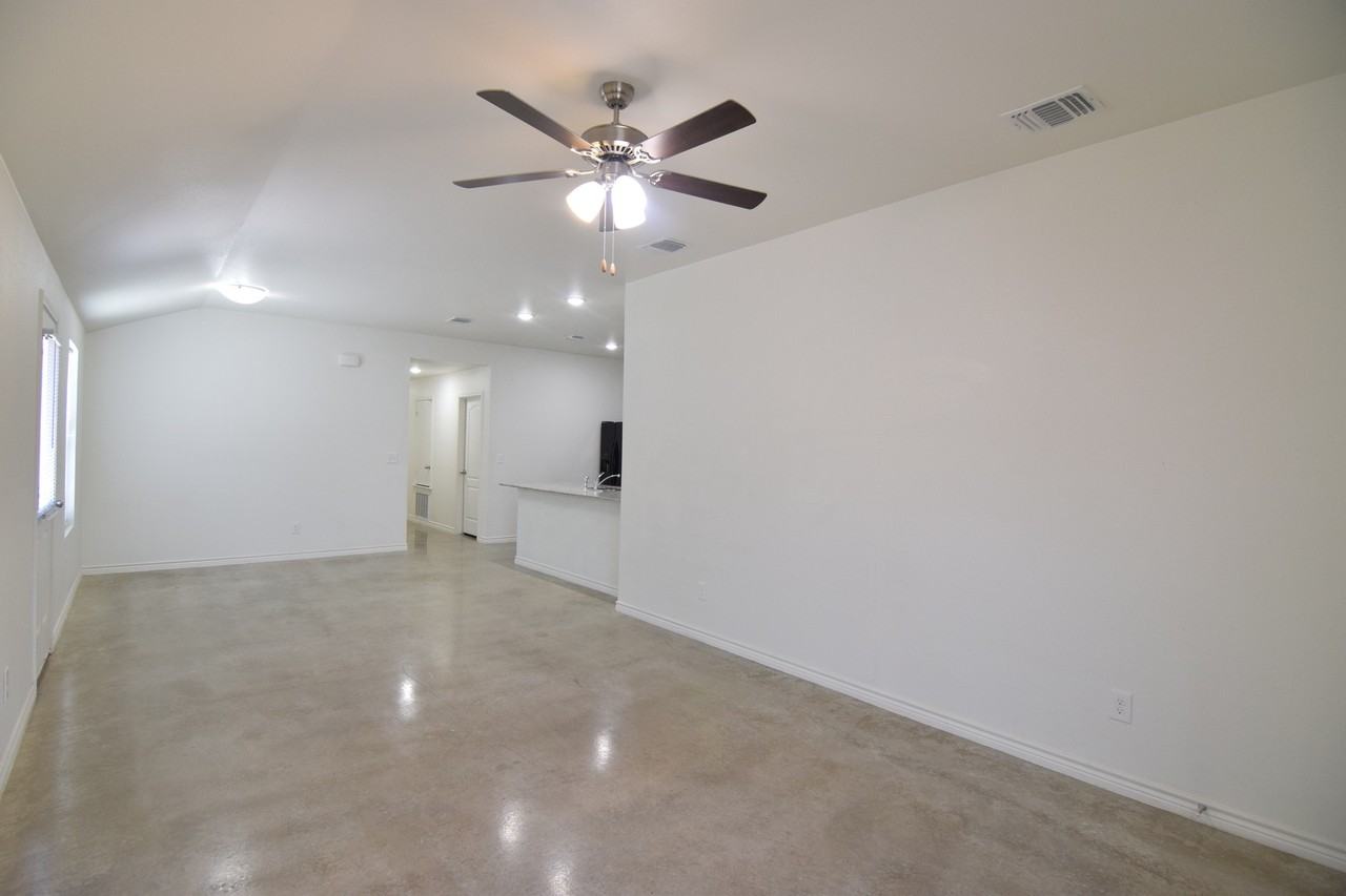 1108 Barbara Jordan St - Photo 6 of 19