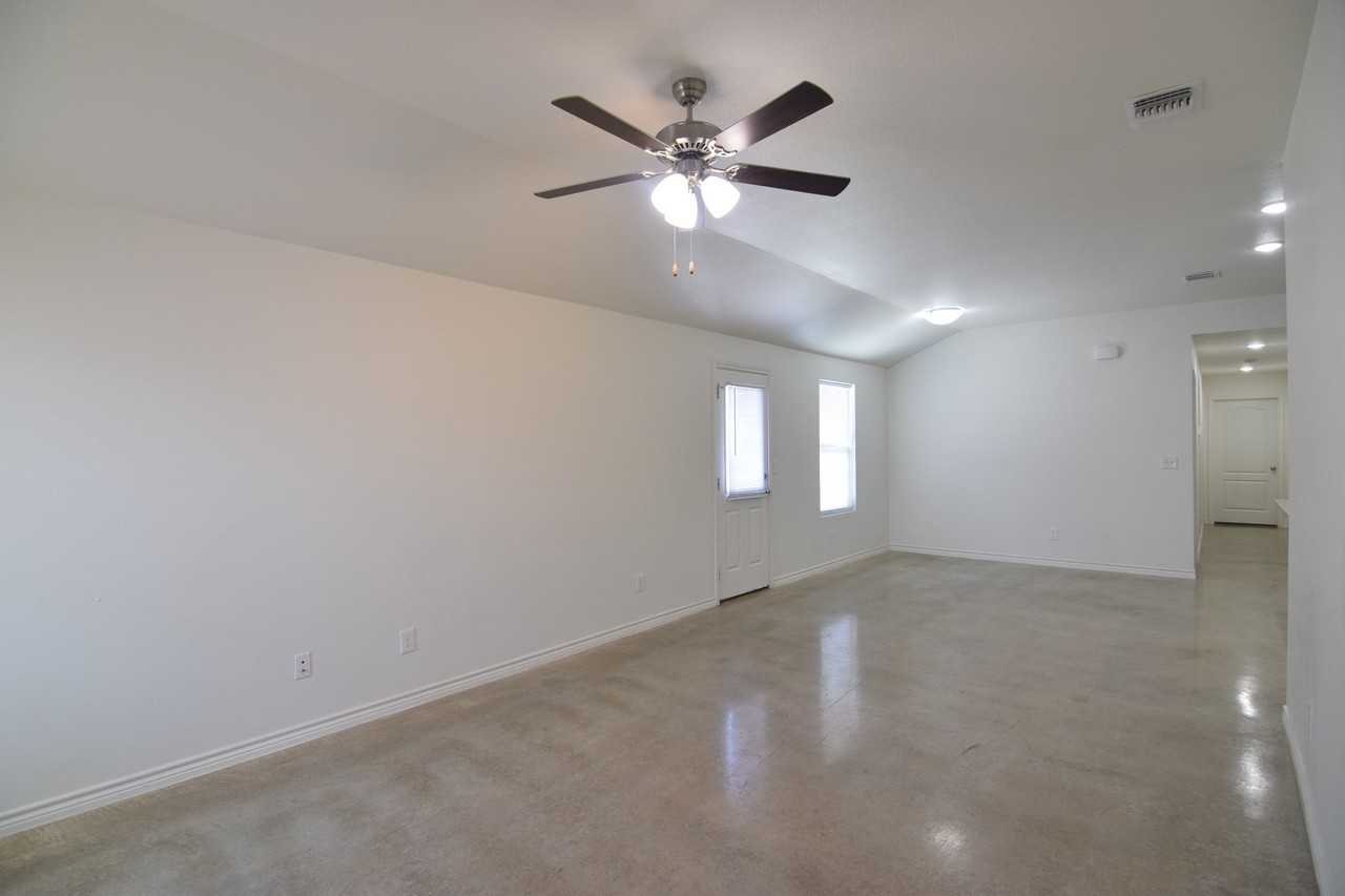 1108 Barbara Jordan St - Photo 7 of 19
