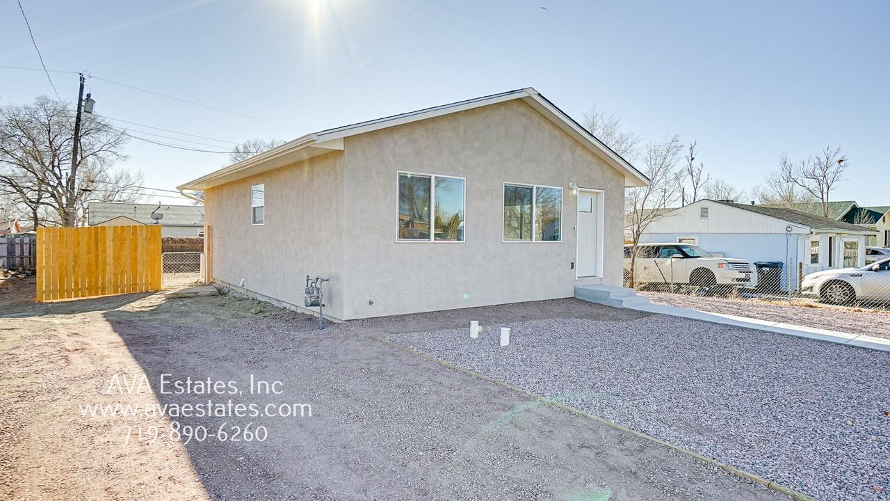 2820 E 14th St - Photo 2 of 16