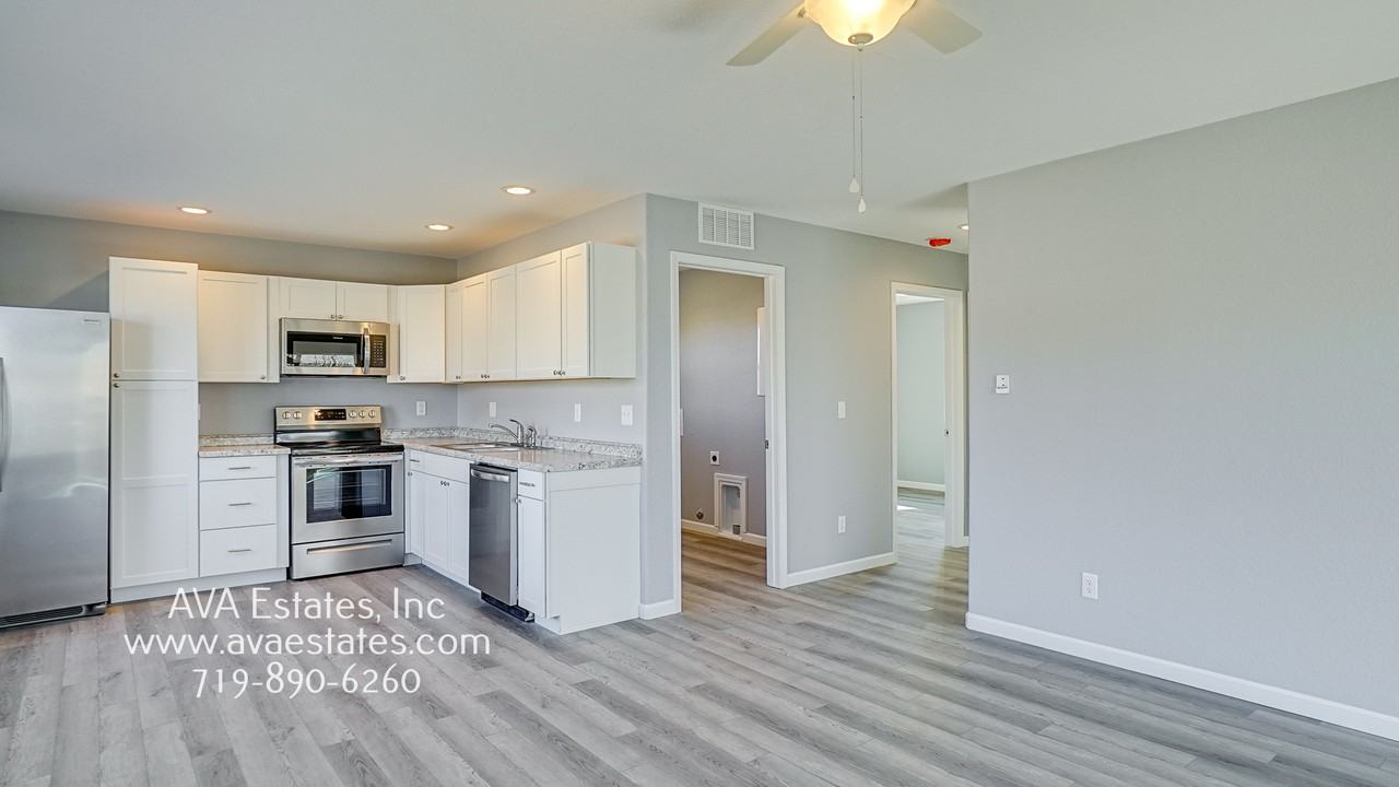 2820 E 14th St - Photo 3 of 16