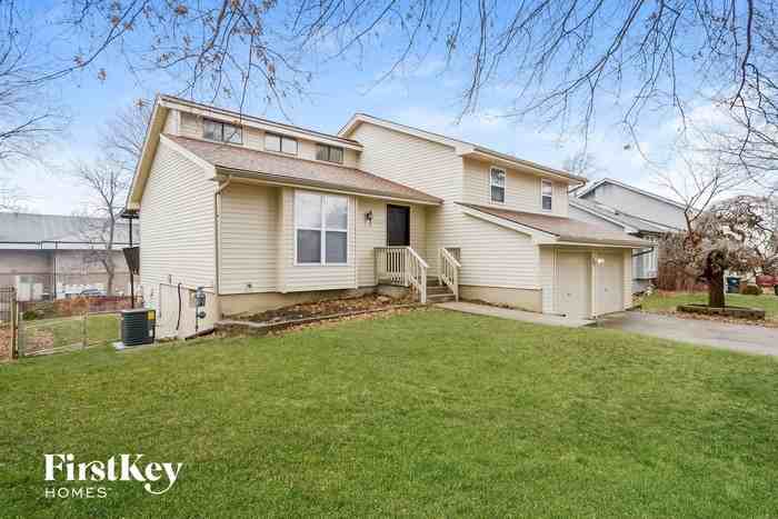 1618 Ne Ridgeview Dr - Photo 2 of 15