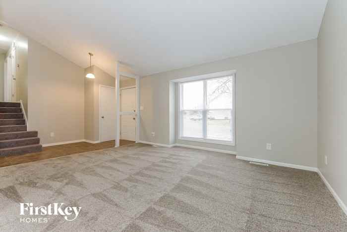 1618 Ne Ridgeview Dr - Photo 3 of 15