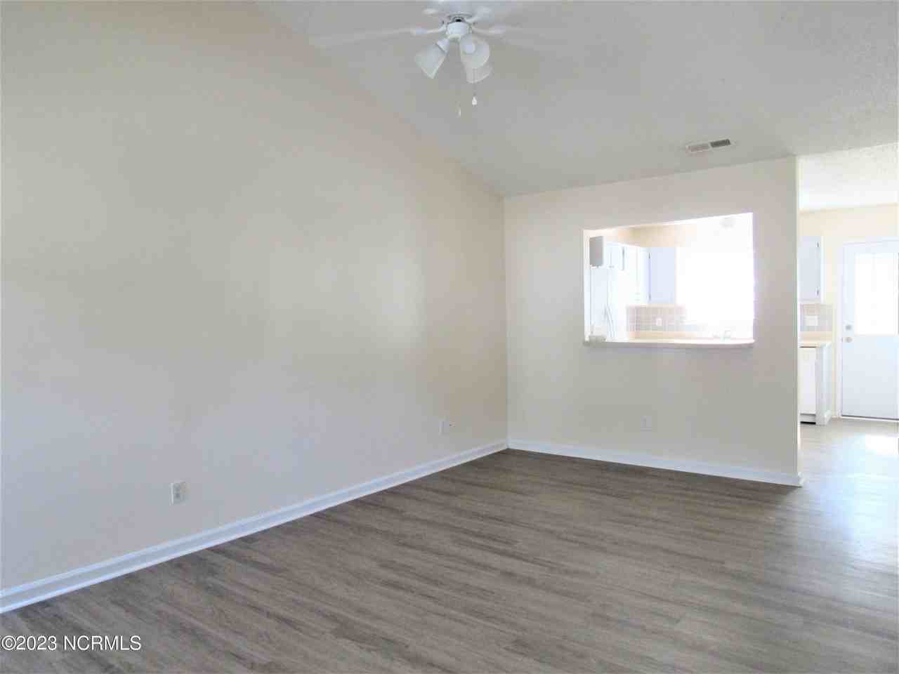 108 Live Oak Court - Photo 3 of 7