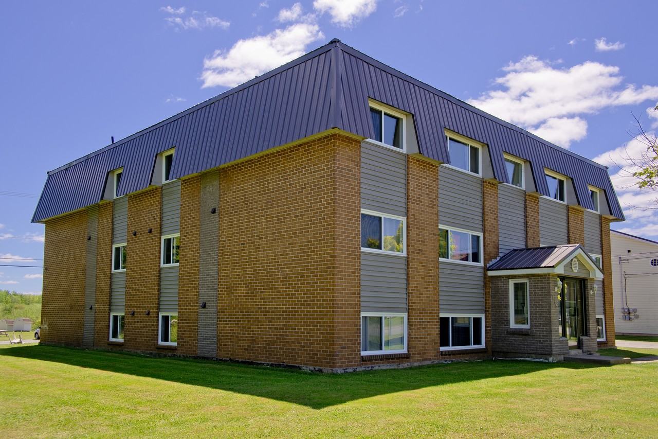 276 Vimy Road - Photo 2 of 7