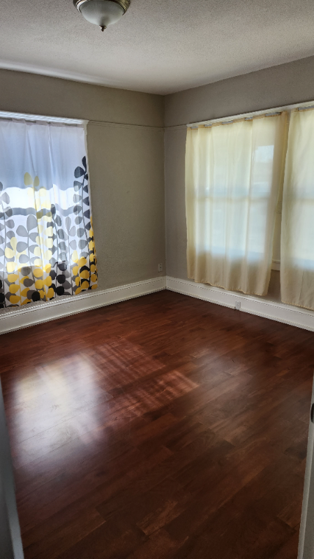 440 E Arcade St - Photo 5 of 13