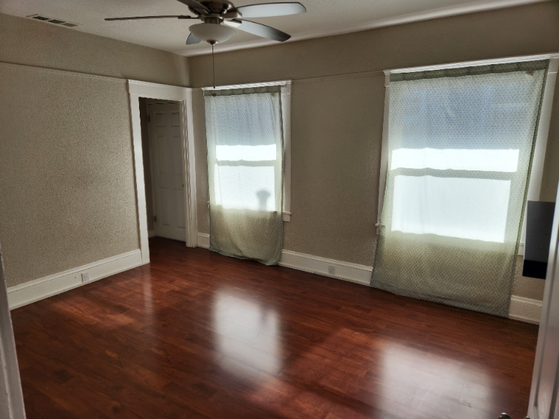 440 E Arcade St - Photo 6 of 13