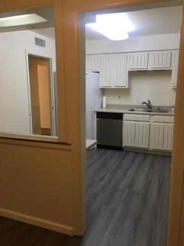 2402 Wyoming Blvd Ne - Photo 3 of 14