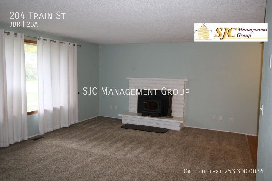 204 Train St Se - Photo 2 of 14