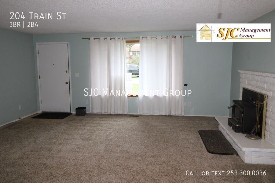 204 Train St Se - Photo 3 of 14