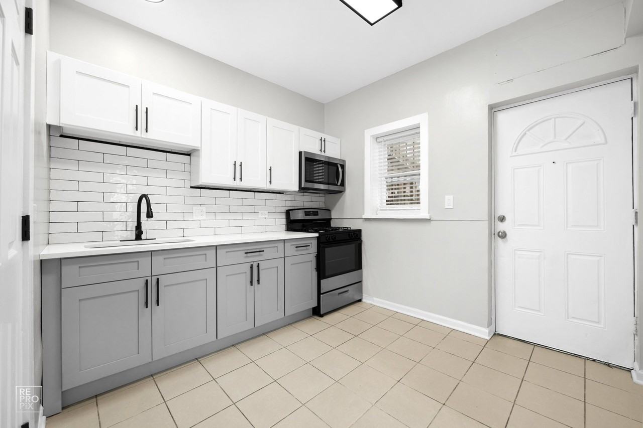 5749 W Chicago - Photo 2 of 16