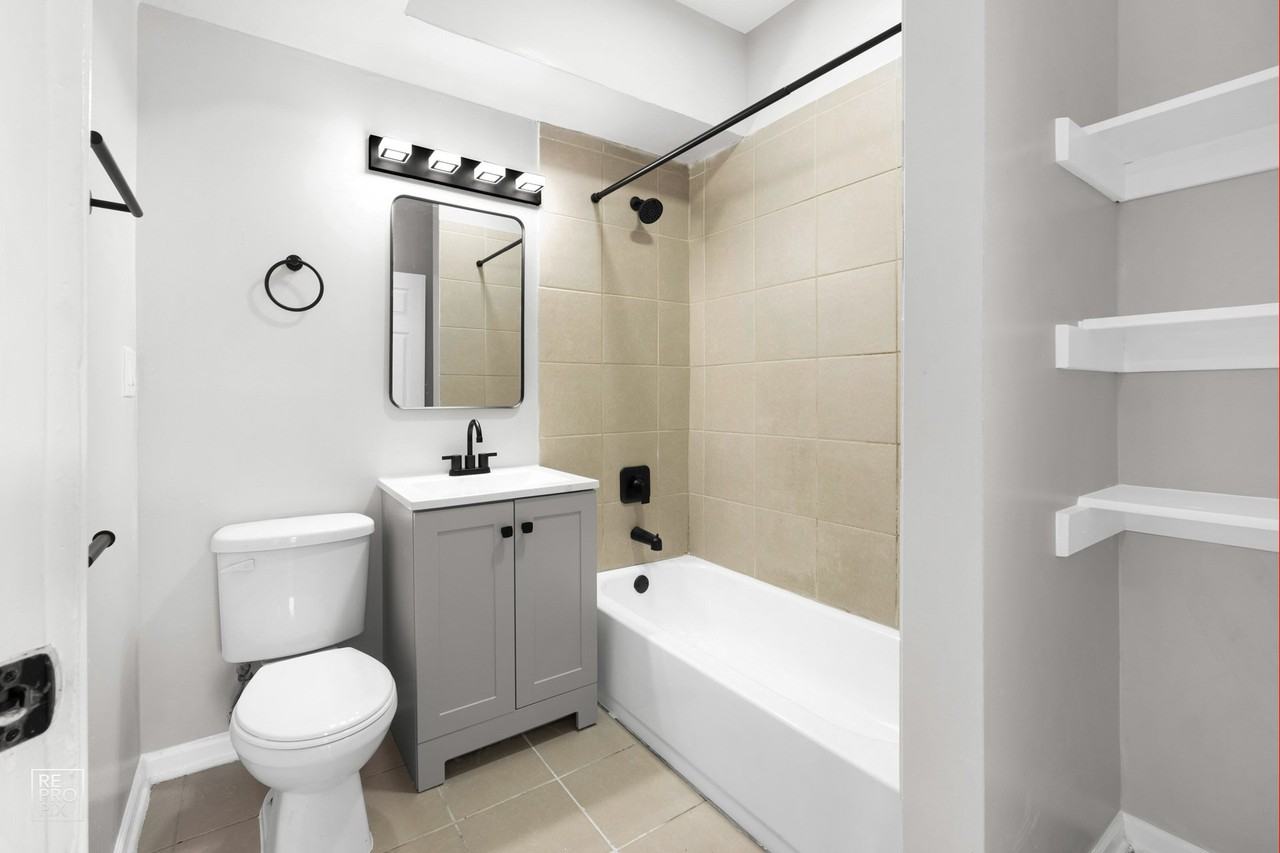 5749 W Chicago - Photo 3 of 16