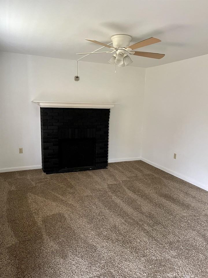 112 Poplar St #1 - Photo 4 of 10