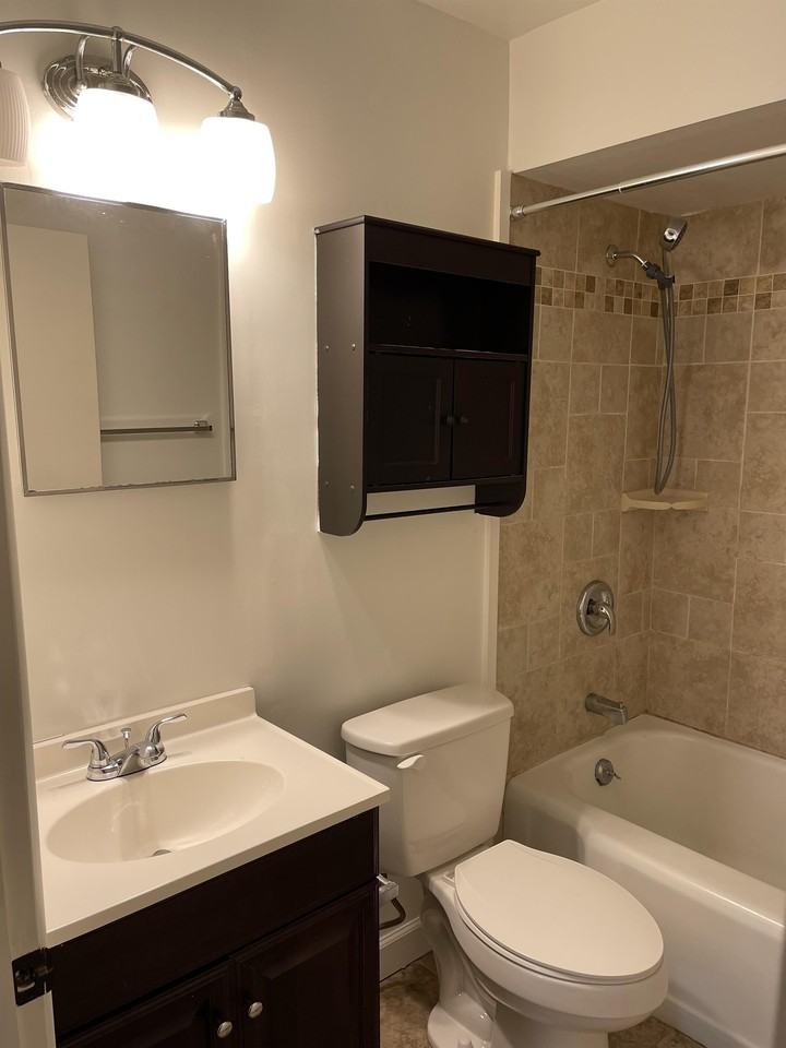 112 Poplar St #1 - Photo 5 of 10