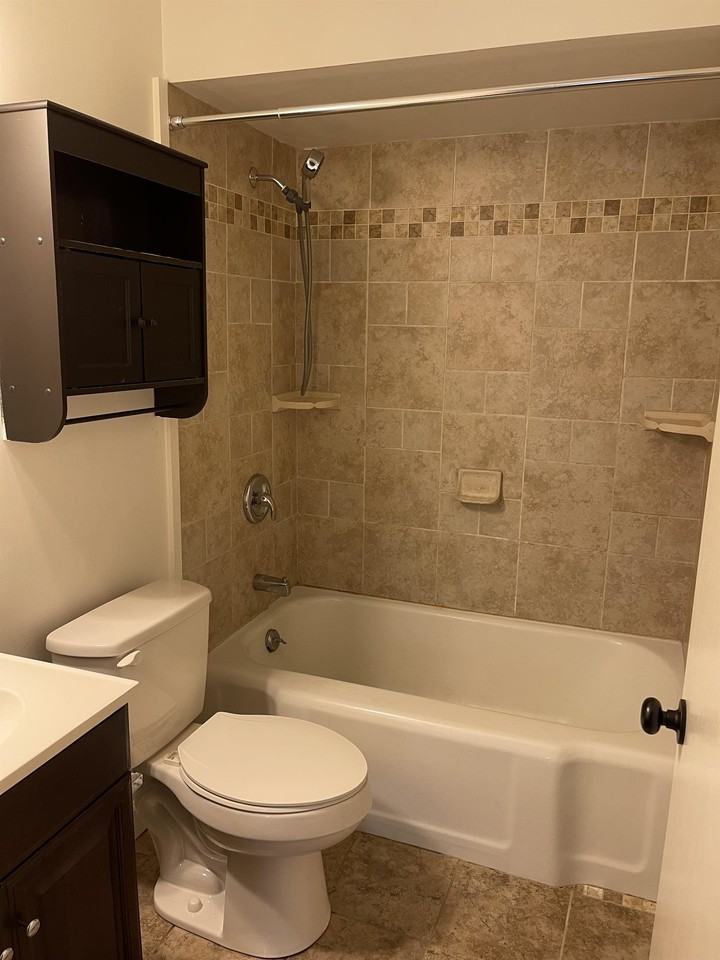 112 Poplar St #1 - Photo 6 of 10