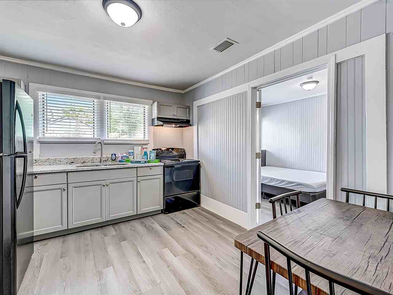 Paris Ave - Photo 3 of 7