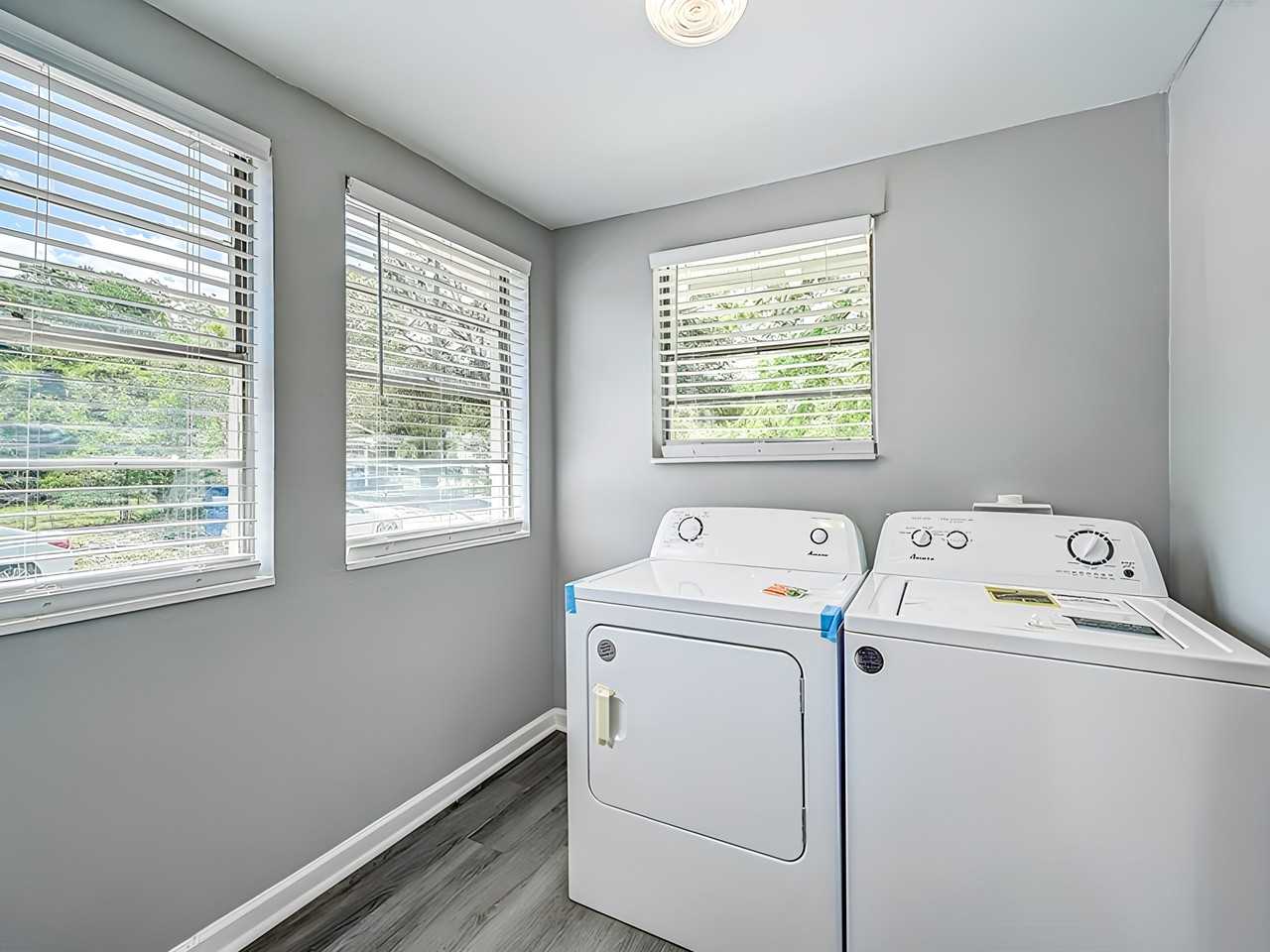 Paris Ave - Photo 5 of 7