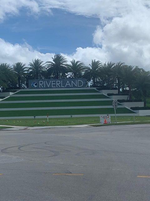 11643 Sw Moon River Way - Photo 2 of 31