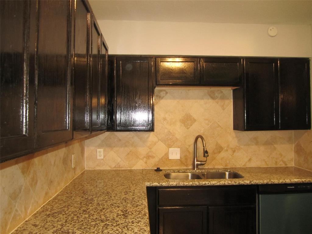 5203 Dewberry St - Photo 2 of 12