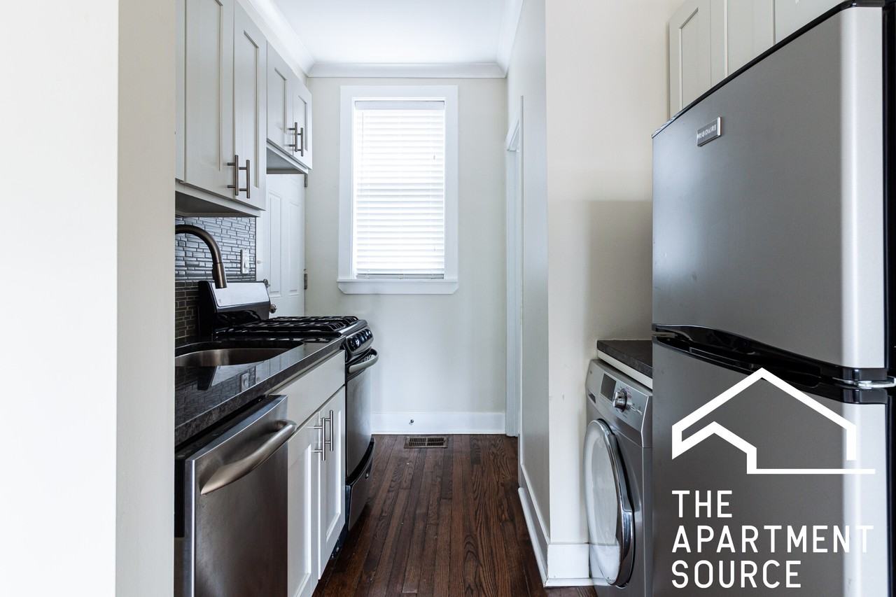 W Roscoe St #1N - Photo 2 of 11