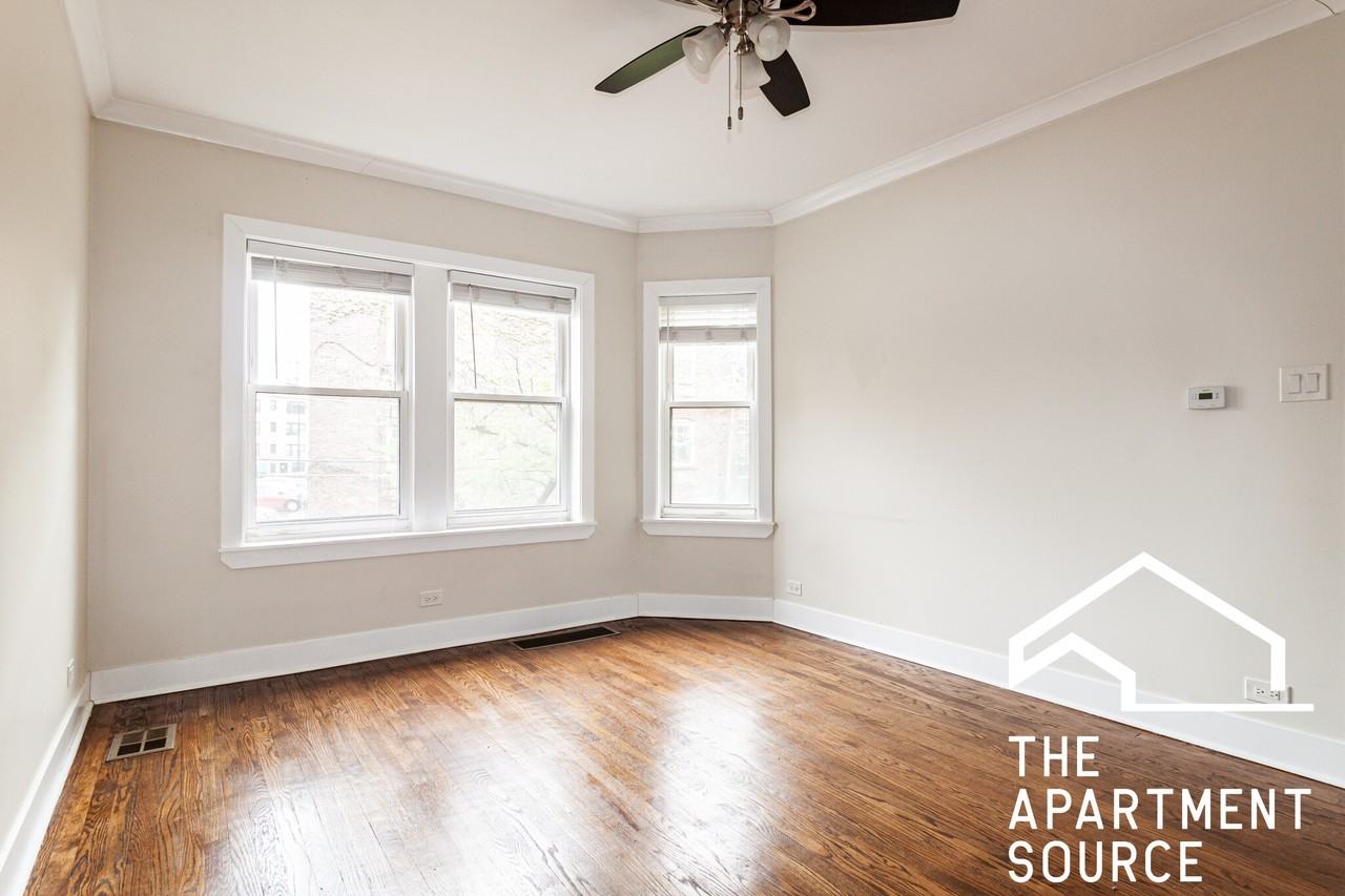 W Roscoe St #1N - Photo 4 of 11