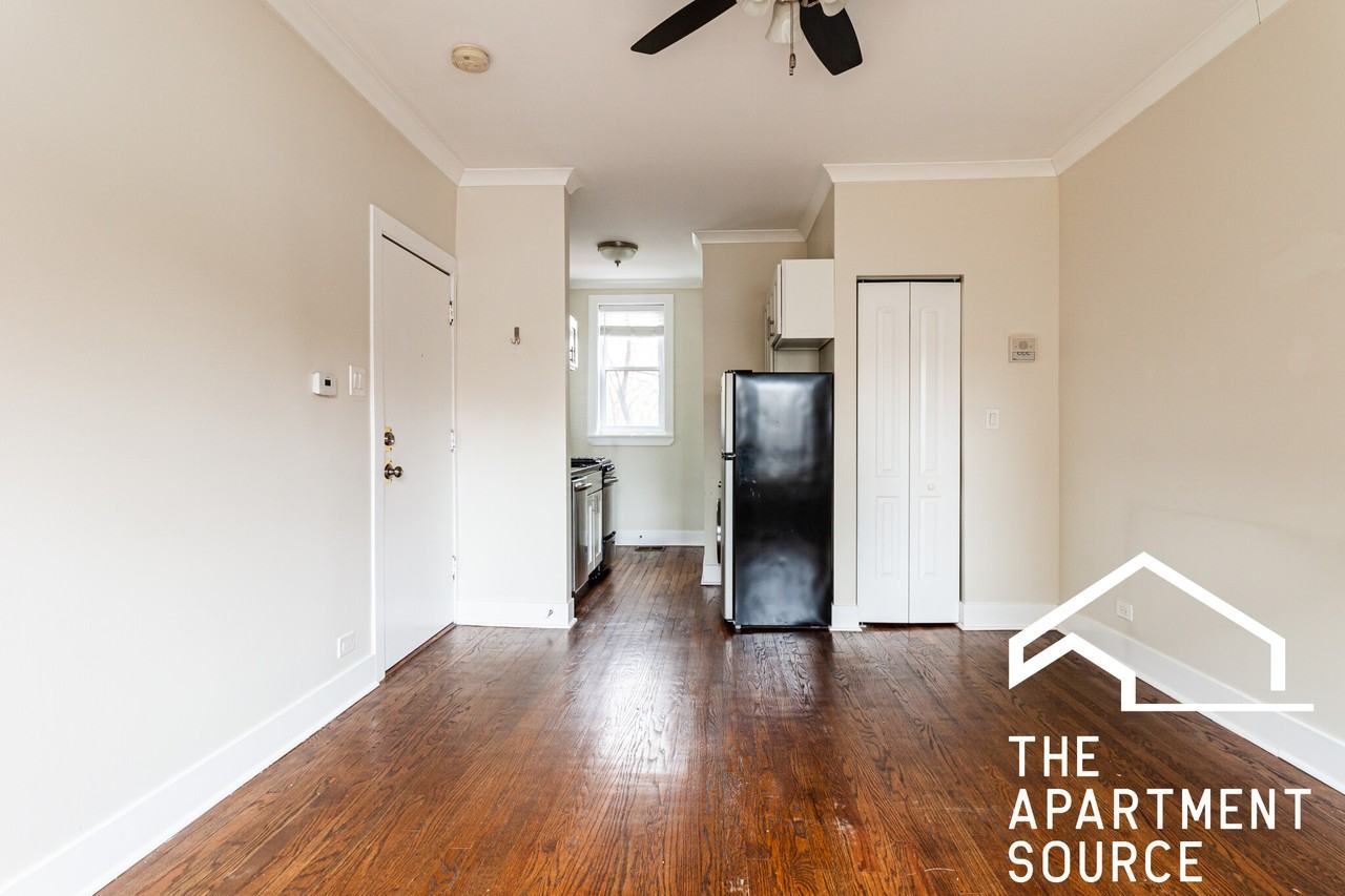 W Roscoe St #1N - Photo 6 of 11