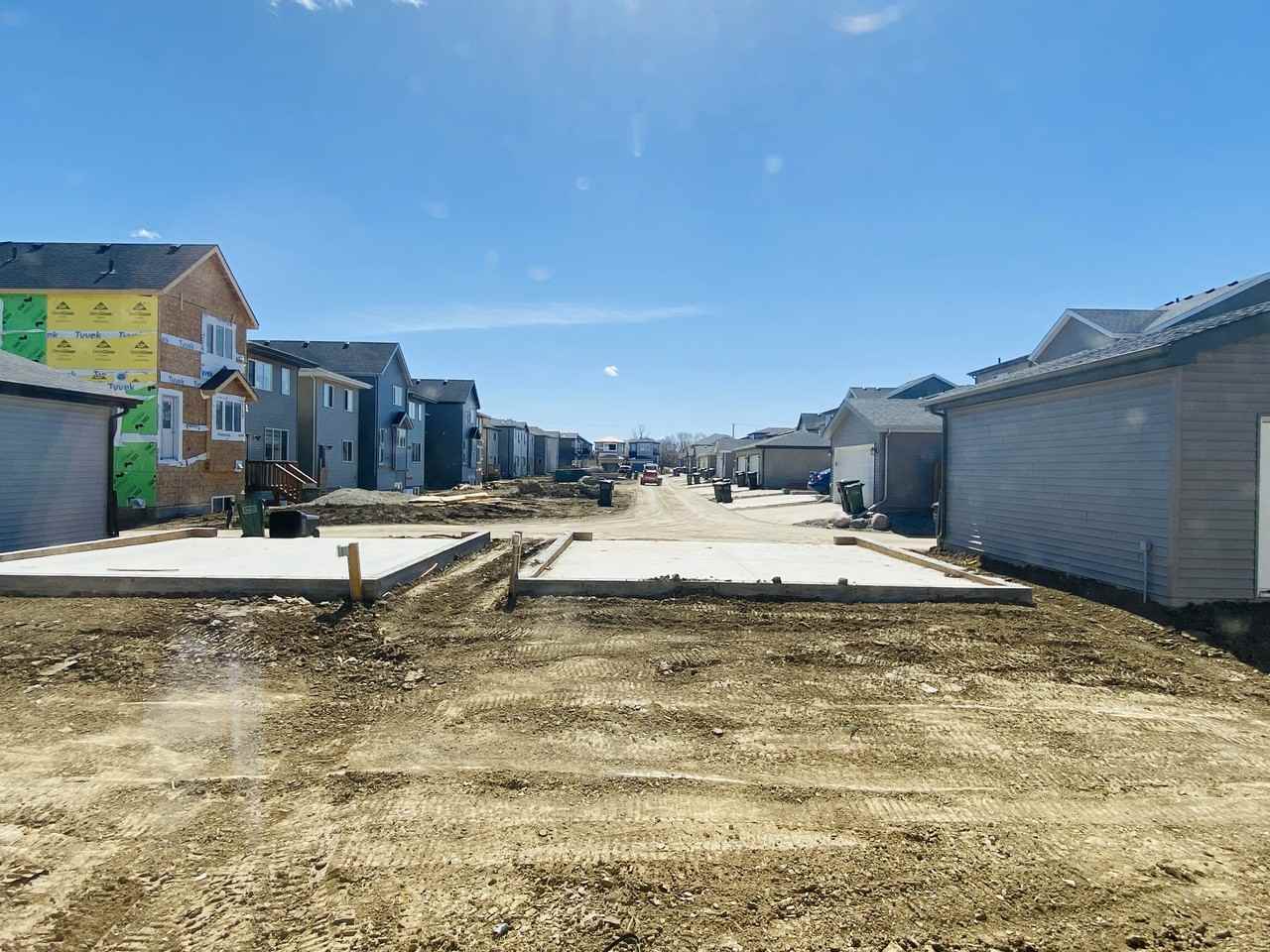 4 Bedroom 3 Bathroom in Charlesworth - Photo 3 of 40