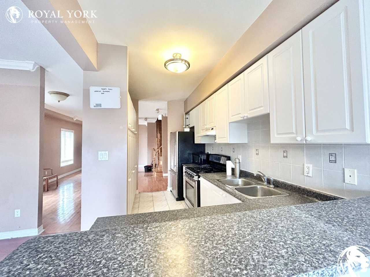5265 Springbok Cres - Photo 3 of 49