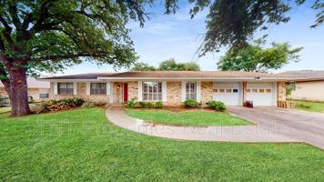 featured image of 2309 Oxford St