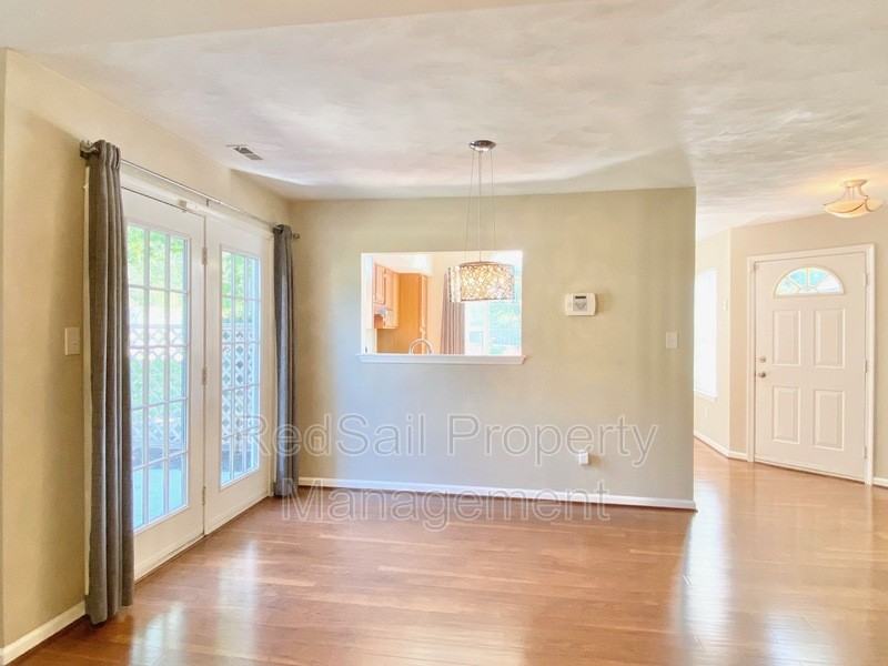 145 Bridle Ln - Photo 5 of 19