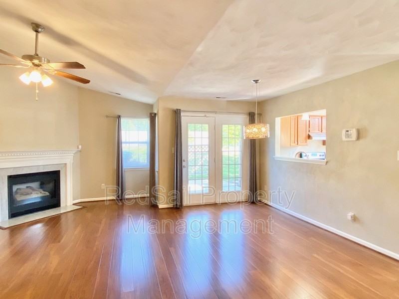 145 Bridle Ln - Photo 7 of 19