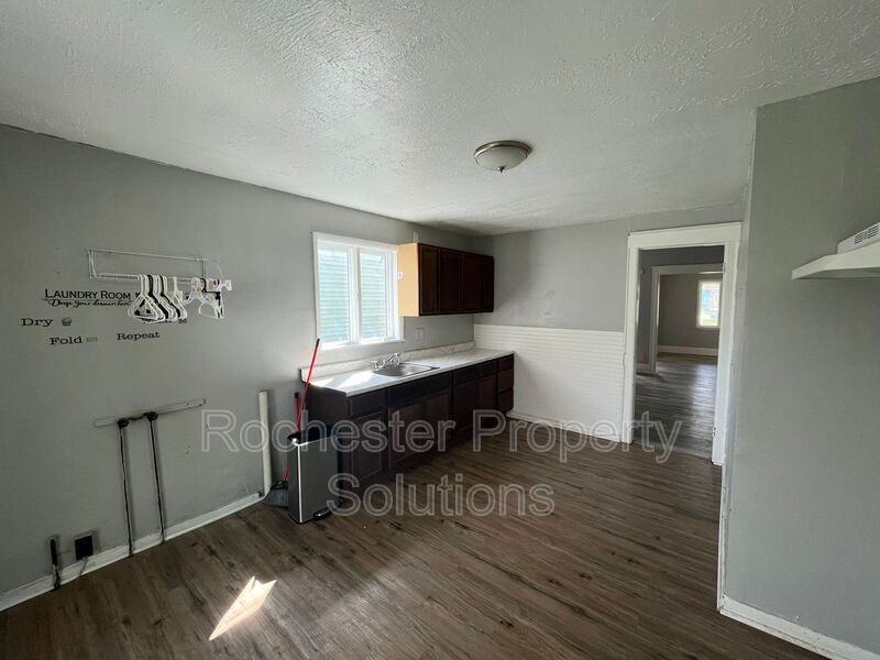 68 Gardiner Ave - Photo 2 of 8