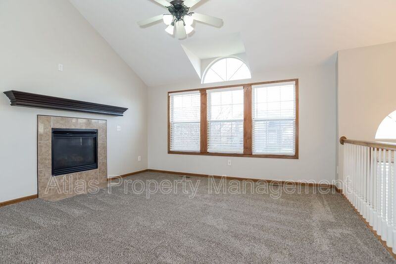 1310 Spruce Dr - Photo 3 of 15