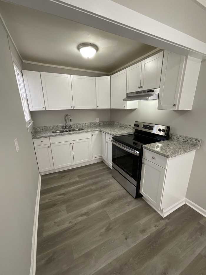 1405 18th Pl Sw - Photo 3 of 11