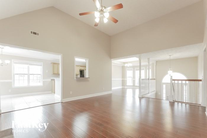 111 Brooks Cir - Photo 2 of 15