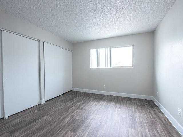 226 N Hobson - Photo 4 of 13