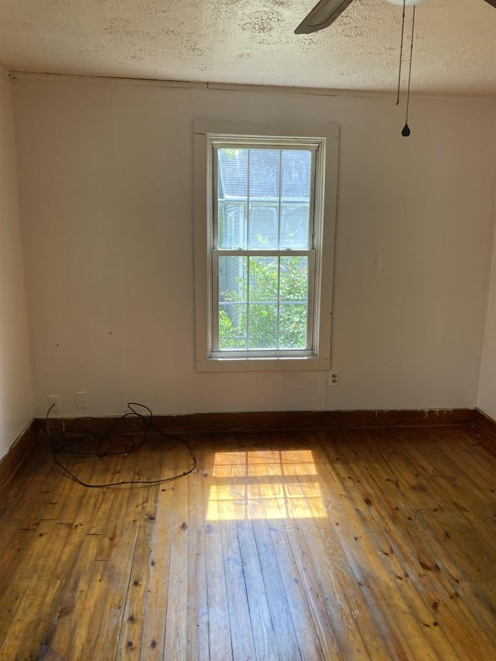 1413 E 18th St #1 - Photo 4 of 16