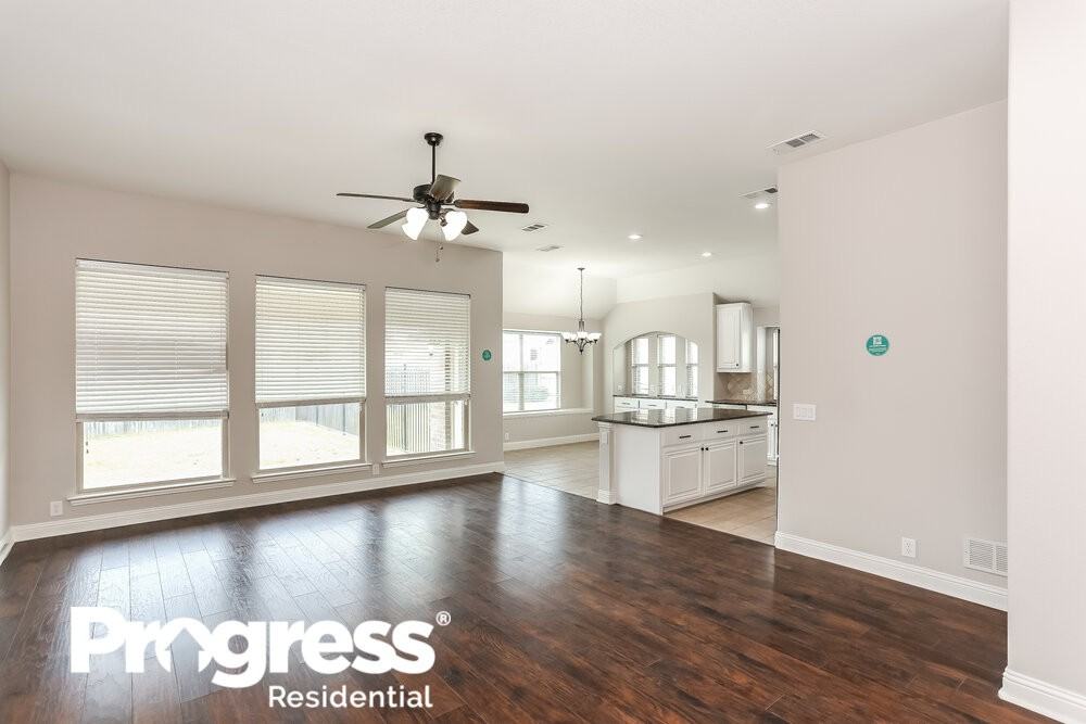 5213 Medallion Ct - Photo 3 of 21