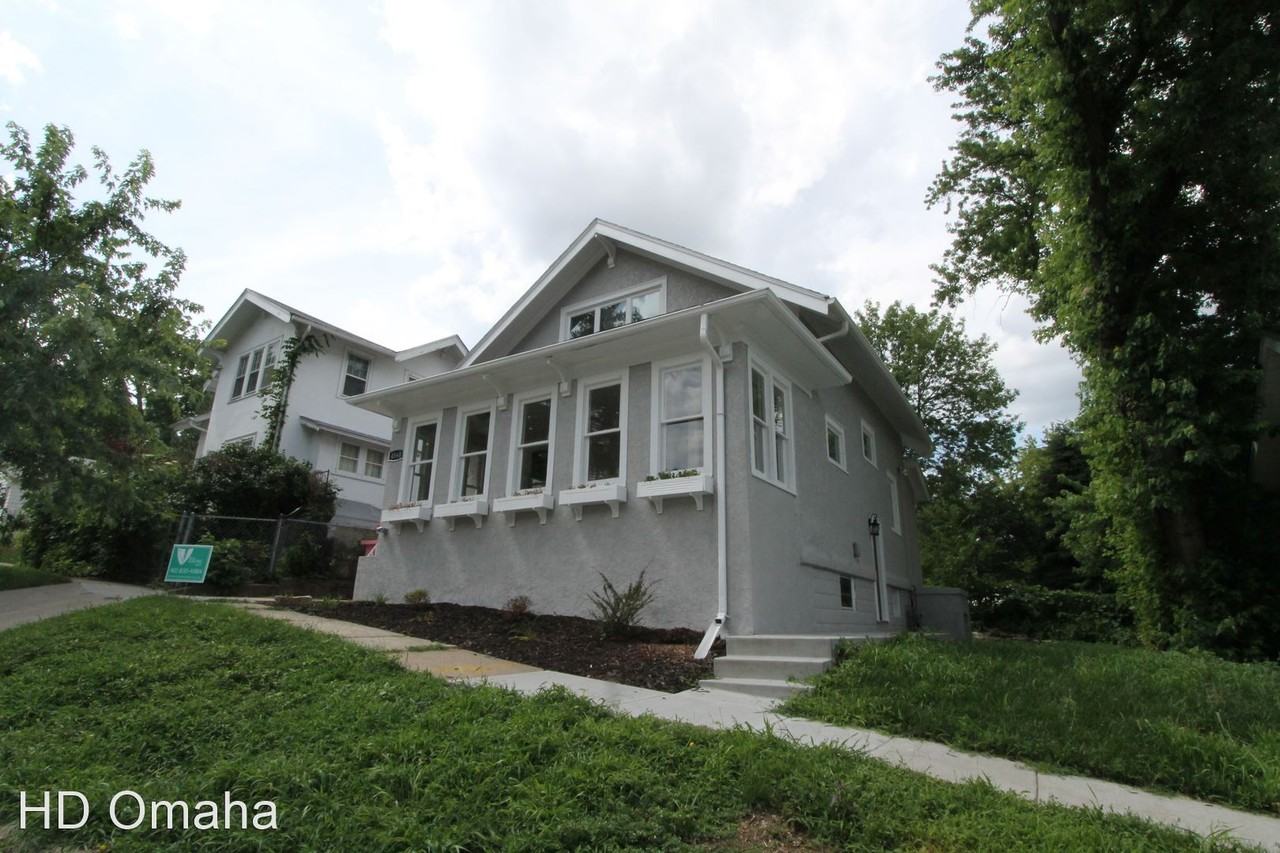 4860 Burt St - Photo 3 of 10