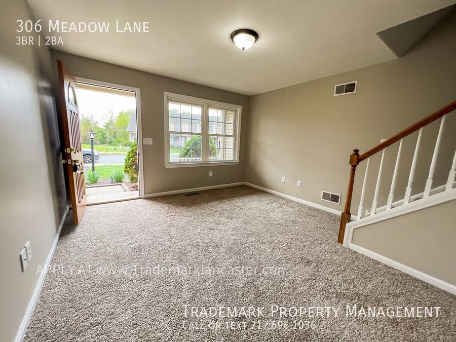 306 Meadow Ln - Photo 3 of 17