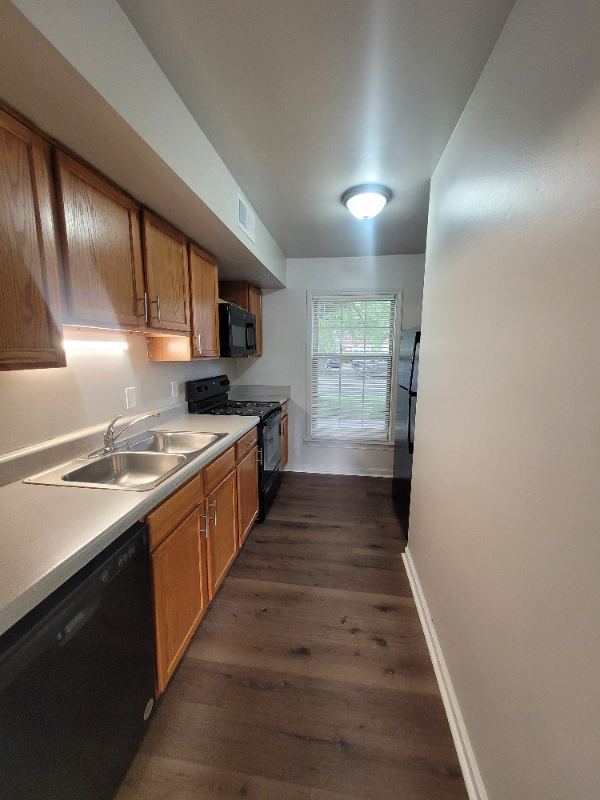 4 Bainbridge Ave #B - Photo 3 of 9