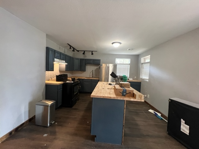 5812 Jesse Ln - Photo 2 of 10