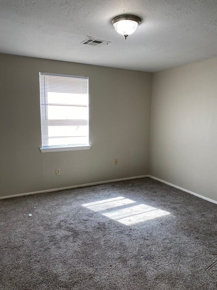 1018 E Main St #1 - Photo 7 of 20
