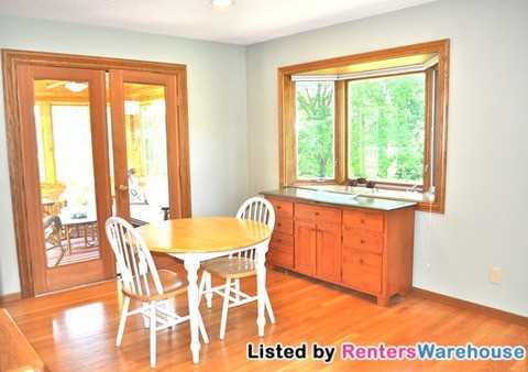 704 Meadow View Dr - Photo 3 of 15