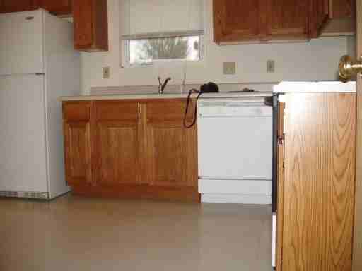 225 Center Dr - Photo 3 of 12